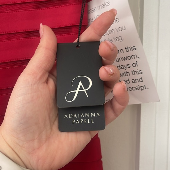 Red‎ Dress - Picture 3 of 4